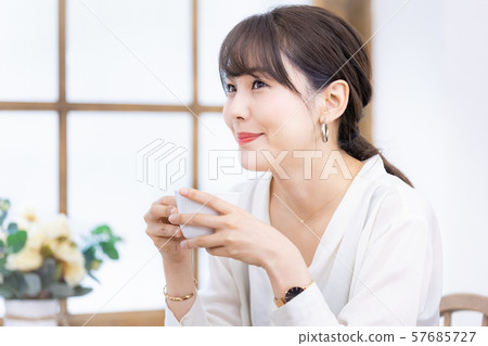 Business woman coffee cup Business woman coffee cup 57685727