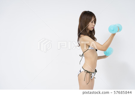 女性,女性,女性 女性,女性,女性 57685844