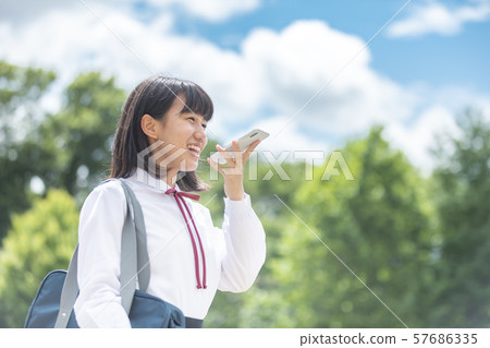 智能手機智能手機中學生和高中生 57686335