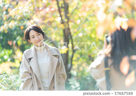 Travel autumn autumn leaves mother daughter parent and child family travel image 57687589