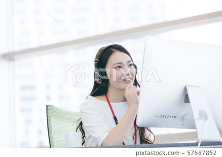 做聲音檢查的年輕創作者 57687852