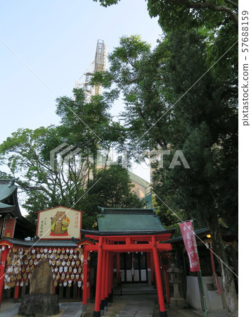 A shrine that sits beside Koshien Stadium and comes to pray A shrine that sits beside Koshien Stadium and comes to pray 57688159