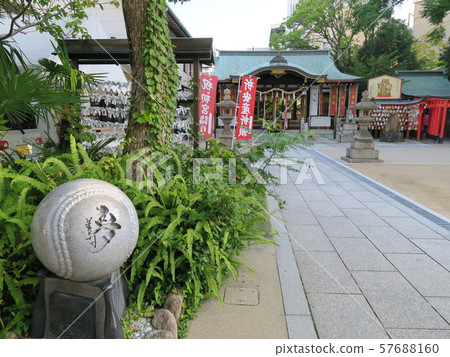 A shrine that sits beside Koshien Stadium and comes to pray A shrine that sits beside Koshien Stadium and comes to pray 57688160