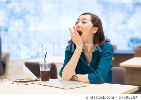 Worried business woman 57688184