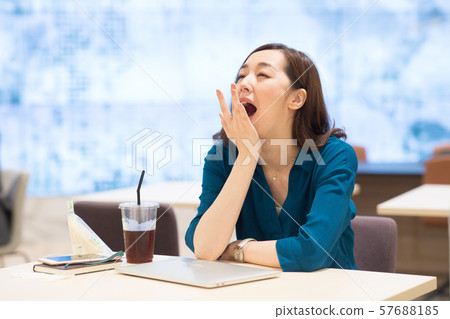 Worried business woman 57688185