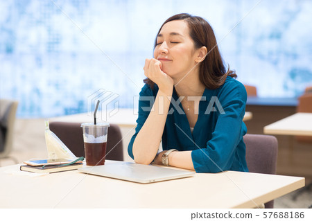 Worried business woman 57688186