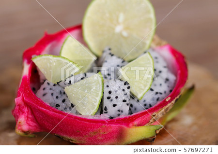 Dragon fruit sliced and lime sliced in haft of 57697271