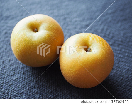 pear  57702431