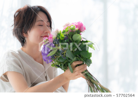 1 person fashion bouquet beauty lifestyle woman woman interior design room white natural light 1 person fashion bouquet beauty lifestyle woman woman interior design room white natural light 57702564