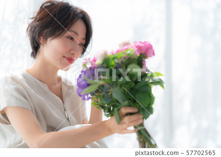 1 person fashion bouquet beauty lifestyle woman woman interior design room white natural light 1 person fashion bouquet beauty lifestyle woman woman interior design room white natural light 57702565
