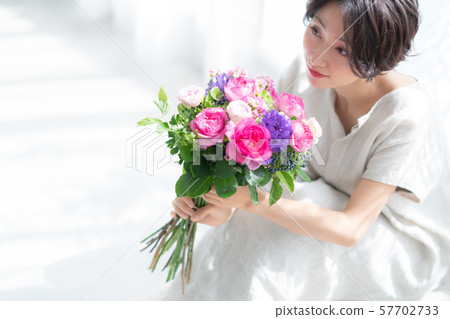 1 person fashion bouquet beauty lifestyle woman woman interior design room white natural light 1 person fashion bouquet beauty lifestyle woman woman interior design room white natural light 57702733
