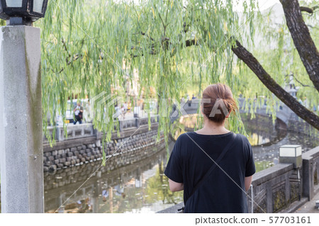 Walk through the hot spring town Walk through the hot spring town 57703161