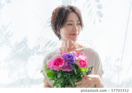 1 person fashion bouquet beauty lifestyle woman woman interior design room white natural light 1 person fashion bouquet beauty lifestyle woman woman interior design room white natural light 57703352