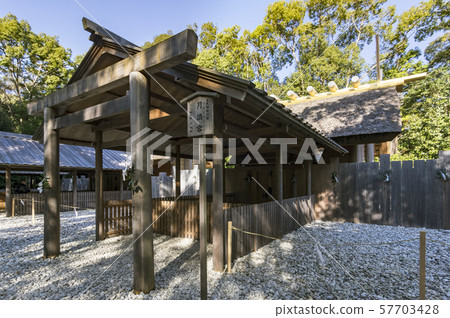 Tsuki Yomimiya 57703428