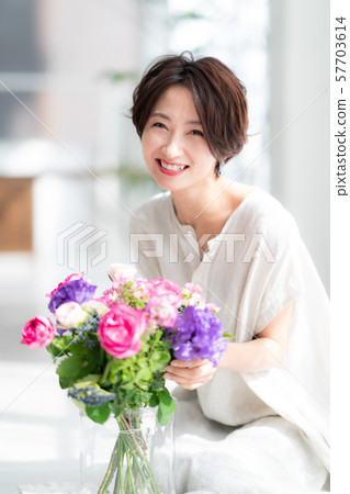 1 person fashion bouquet beauty lifestyle woman woman interior design room white natural light 1 person fashion bouquet beauty lifestyle woman woman interior design room white natural light 57703614