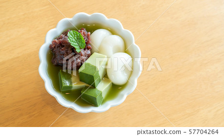 Japanese dessert (Matcha, dango, tofu, and red 57704264