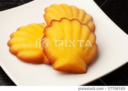 Madeleine  57706589