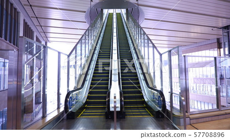 Long escalator 57708896