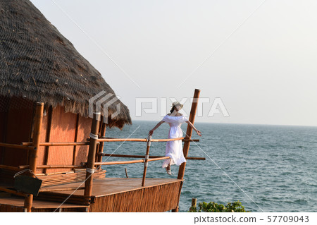 Women and the sea 57709043