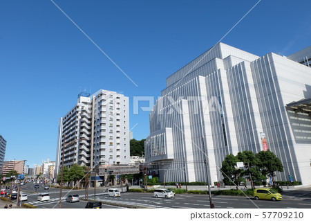 Yokosuka Arts Theater seen from the Honmachi 3-chome intersection 57709210