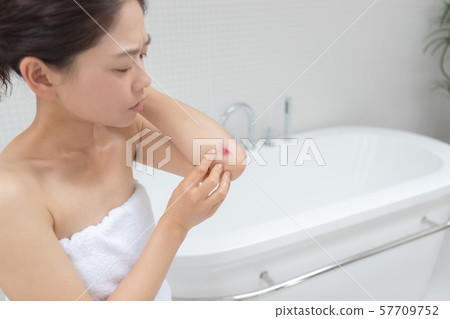 傷痕 劃傷 洗澡 57709752