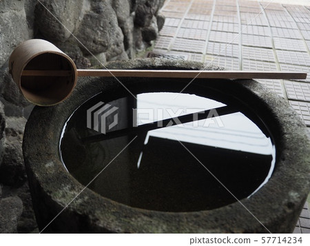 Watering the entrance 57714234