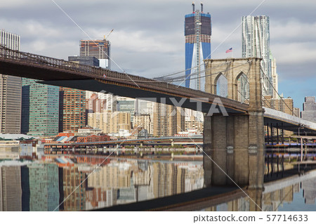 Brooklyn Bridge reflection 57714633