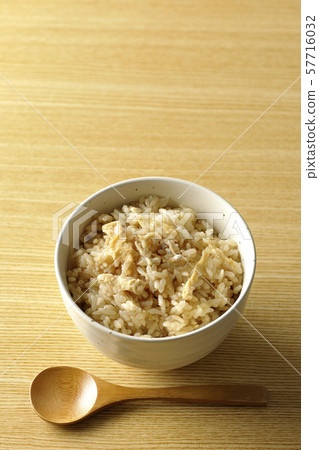  煮熟的米飯 57716032