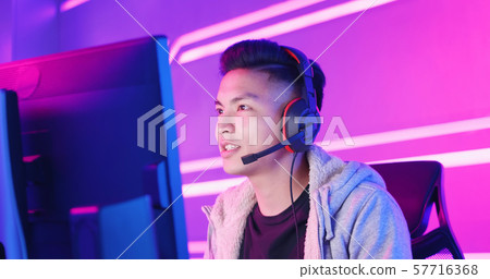 cybersport gamer have live stream 57716368