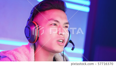 cybersport gamer have live stream 57716370