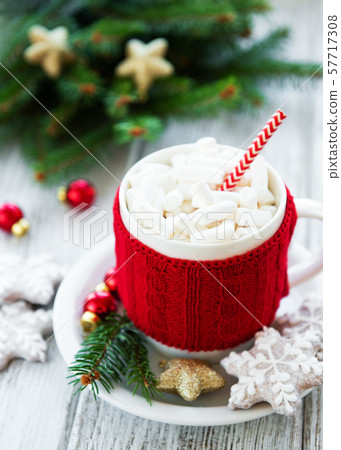 hot chocolate with marshmallows and gingerbread cookies hot chocolate with marshmallows and gingerbread cookies 57717308