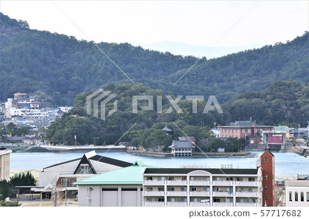 和歌山從佛教寺廟俯瞰Wakaura Kankaikaku 57717682