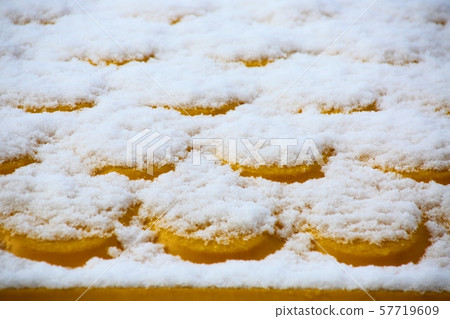 白雪皚皚的盲文塊 白雪皚皚的盲文塊 57719609