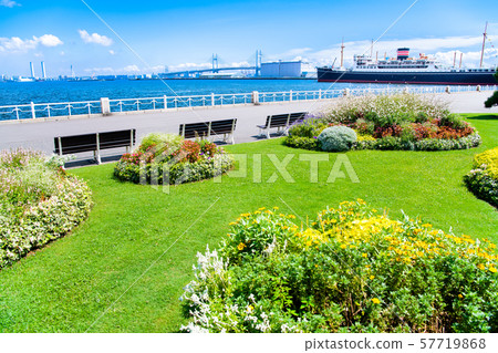 Yokohama Yamashita Park俯瞰Hikawamaru和海灣大橋 57719868