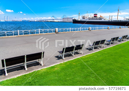 Yokohama Yamashita Park俯瞰Hikawamaru和海灣大橋 Yokohama Yamashita Park俯瞰Hikawamaru和海灣大橋 57719871