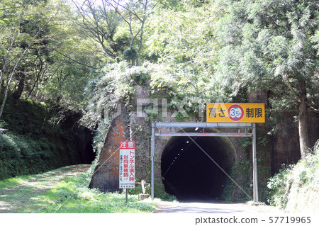 Former Hokuriku Main Line Yamanaka Tunnel (Minami-Echizen-cho, Fukui Prefecture) Former Hokuriku Main Line Yamanaka Tunnel (Minami-Echizen-cho, Fukui Prefecture) 57719965