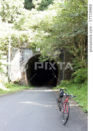 Former Hokuriku Main Line Yamanaka Tunnel (Minami-Echizen-cho, Fukui Prefecture) 57719969