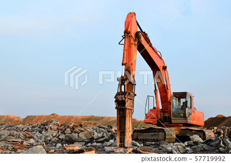 Crawler excavator with hydraulic hammer for the destruction of concrete and hard rock Crawler excavator with hydraulic hammer for the destruction of concrete and hard rock 57719992