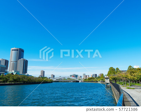 從大阪Aqua Metropolis的Mao Sakuranomiya公園看到的OAP和Okawa 57721386