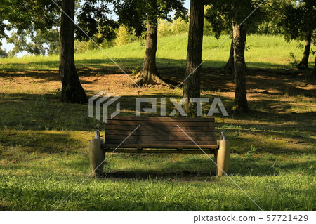 Park bench 57721429