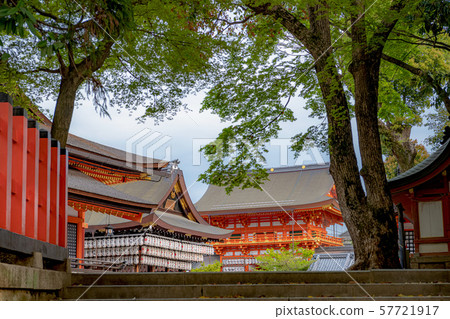 Kyoto Yasaka Shrine precinct scenery 57721917