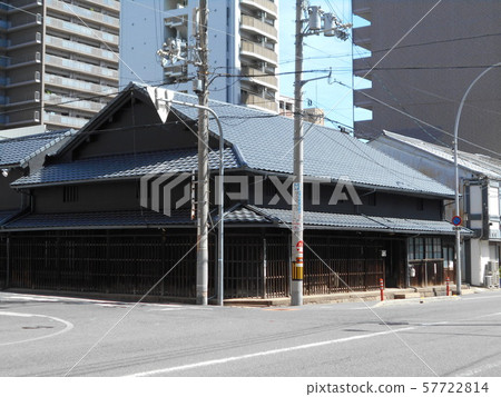 A house that feels history 57722814