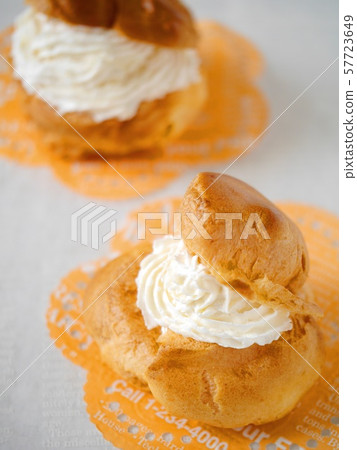 Cream puff 57723649