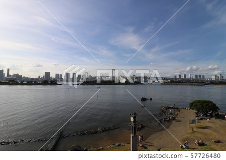 從台場看東京灣和彩虹橋 57726480