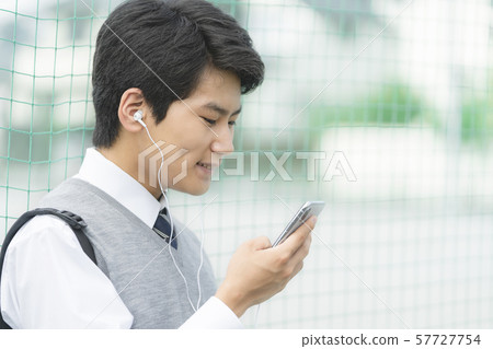 Boys who operate smartphones Earphones Junior high school students Boys who operate smartphones Earphones Junior high school students 57727754