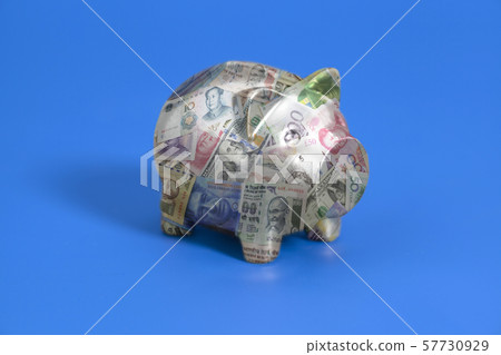 Piggy bank with International currencies banknotes Piggy bank with International currencies banknotes 57730929