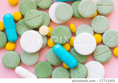 Opioid Pills. Opioid epidemic and drug abuse 57731003