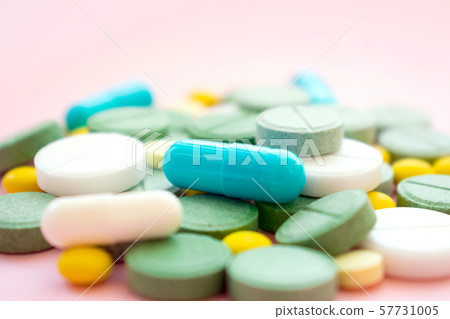 Opioid Pills. Opioid epidemic and drug abuse 57731005