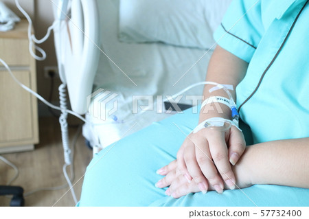 patient in hospital 57732400