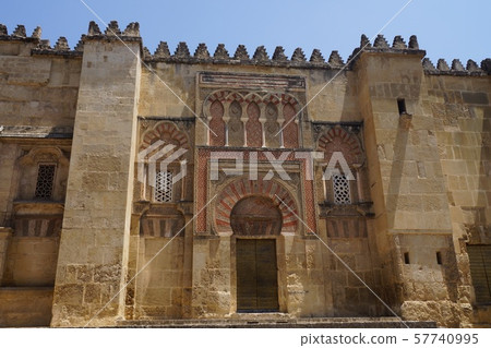 裝飾的科爾多瓦梅斯基塔門 裝飾的科爾多瓦梅斯基塔門 57740995